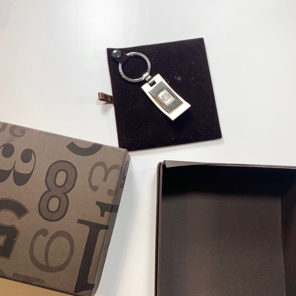 Key Chain Silver in Box - Picture 4 of 8